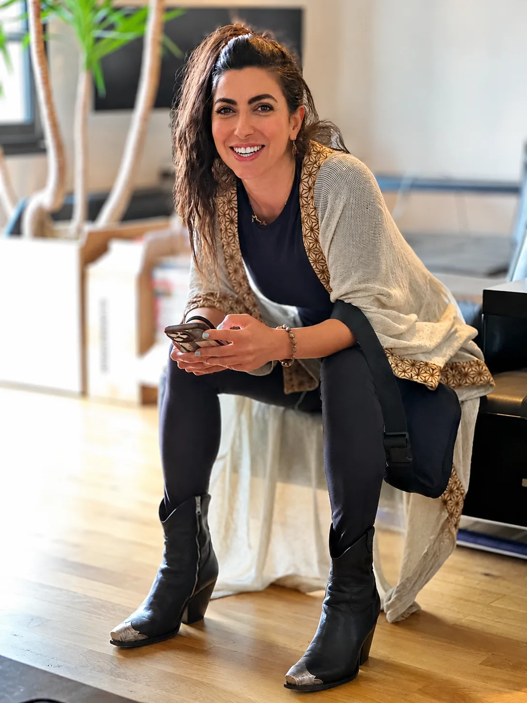 Portrait of Marjan, founder and floral artist of FlowerGol Boutique